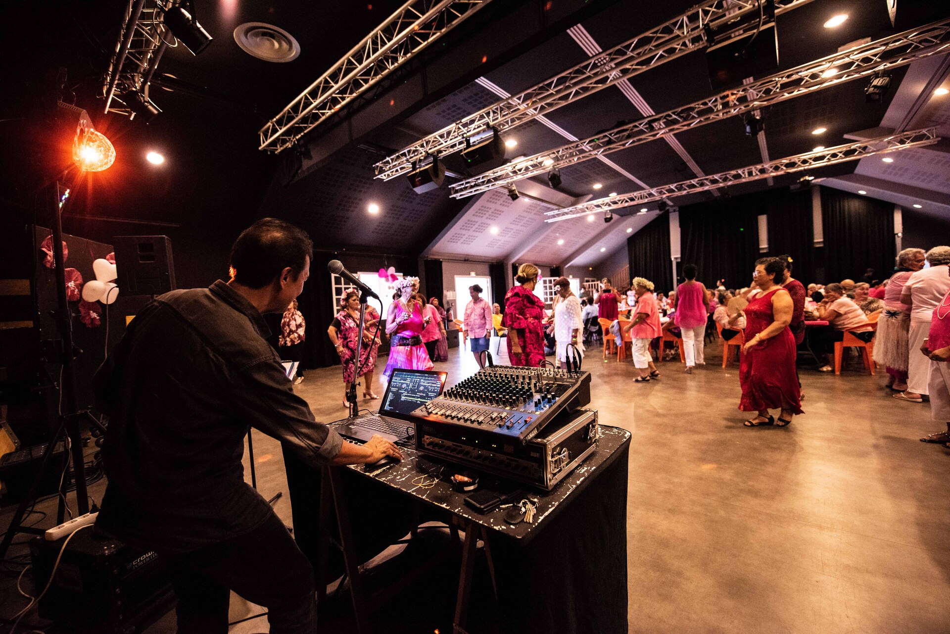 1628453727-the-dansant-senior-17.jpg