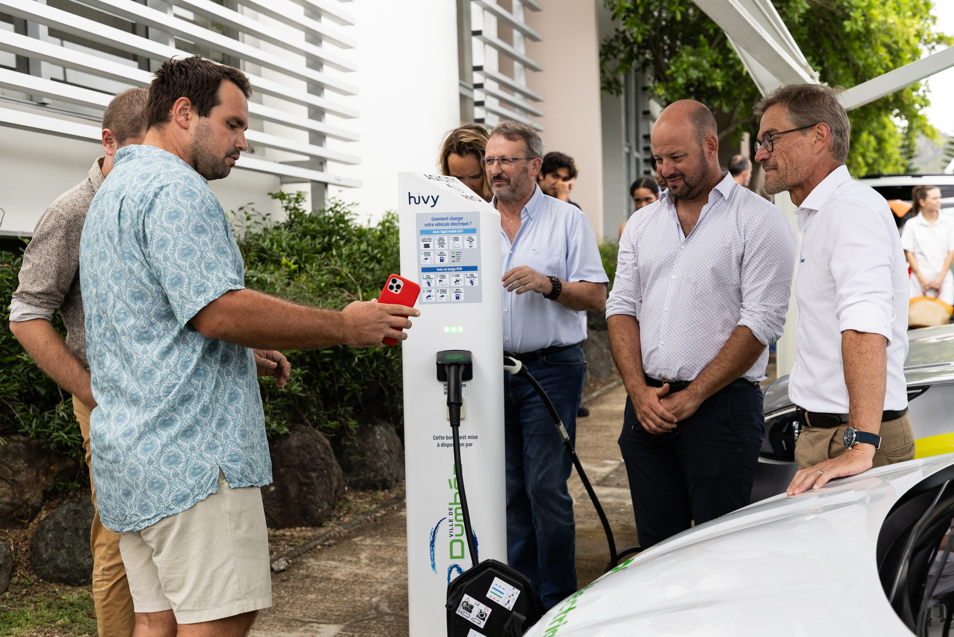 1712549392-inauguration-bornes-enercal-14.jpg